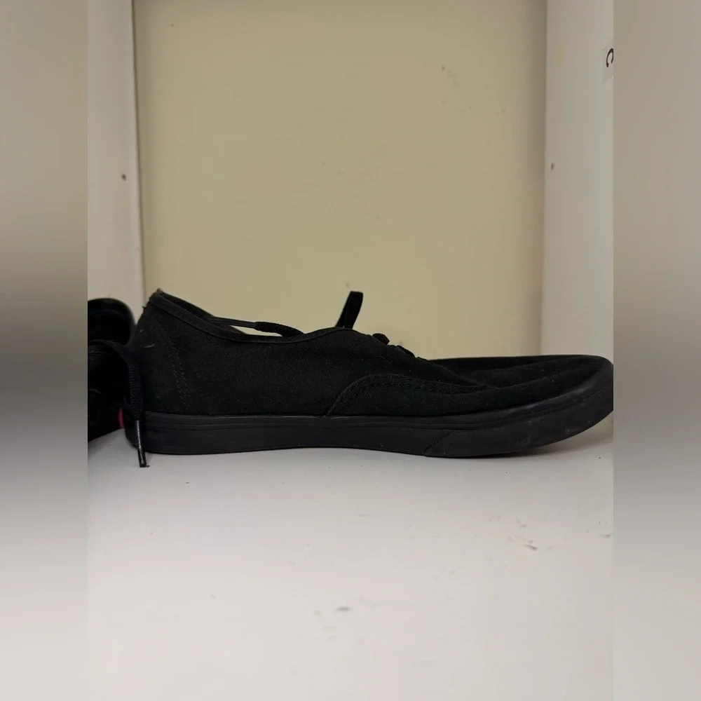 Vans sneakers women’s size 6.5 black lace up